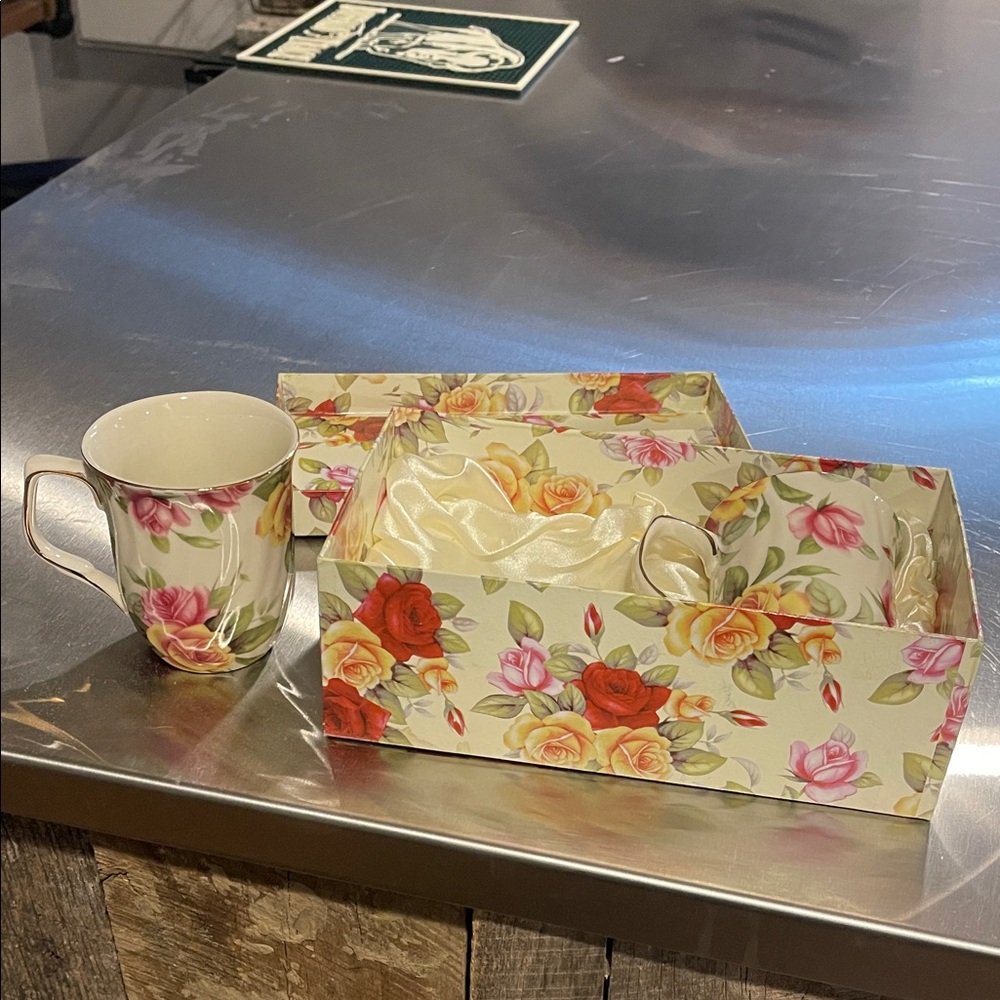 Floral Porcelain Teacup and Gift Box Set - Yellow, Pink, Red Roses